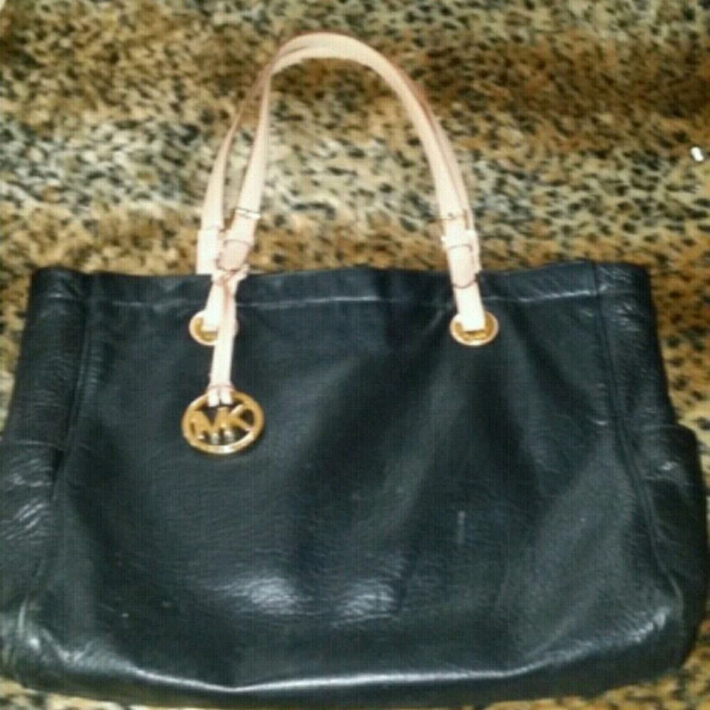 Authentic Michael Kors Black pepple leather tote